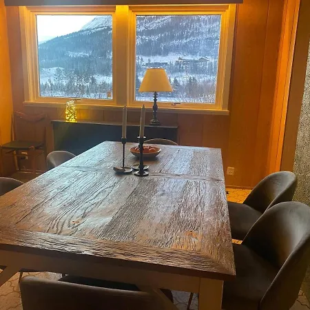 Koselig Og Sentral Hytte Midt I